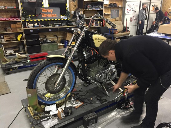 BigTwin После пожара Sportster 883 Hugger, 1999 г.в. 
