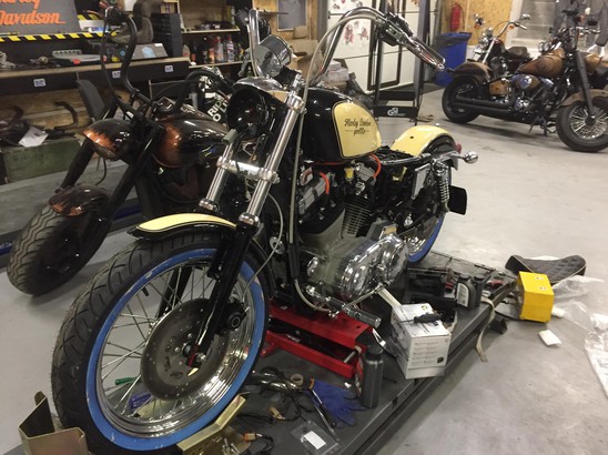 BigTwin После пожара Sportster 883 Hugger, 1999 г.в. 